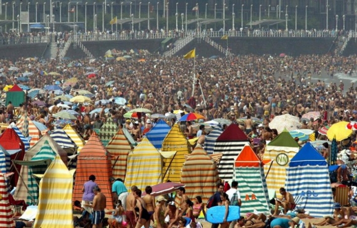 Miljoenen toeristen massaal naar Spanje in augustus, het is een “RECORD BREKER”